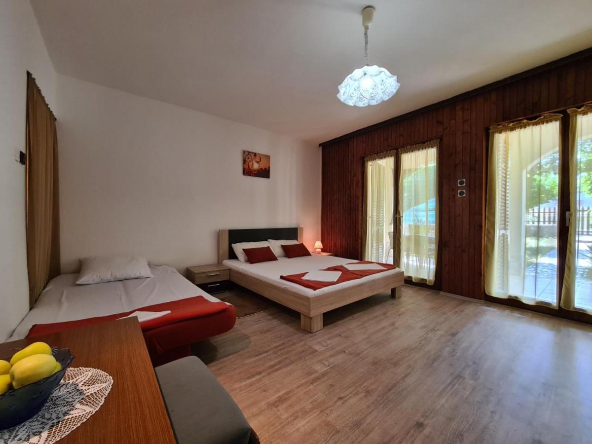 Apartments Zlatko 1397 Stinjan Ngoại thất bức ảnh
